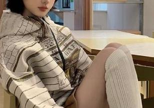 是不是只有我觉得51吃瓜网的网页好像卡在九十年代？