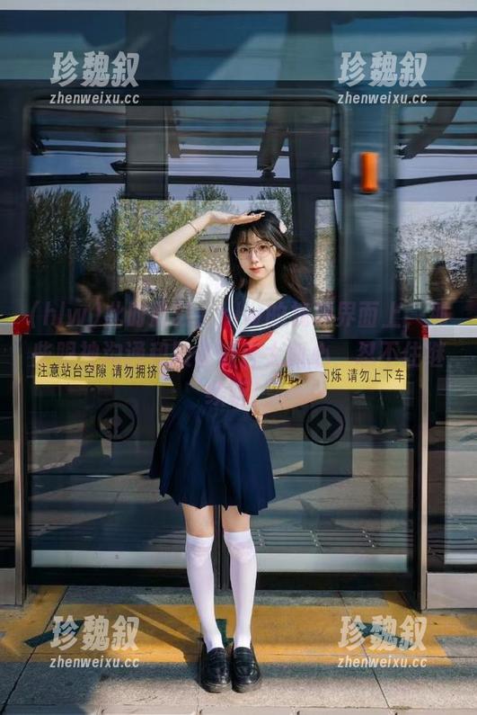 此时此刻，hlw的视频界面上，那些眼神沟通和肢体语言太抓心，忍不住继续听！
