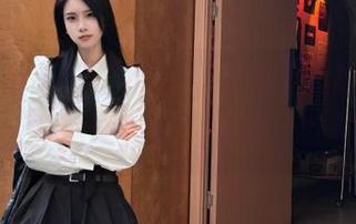 别人在“hlw”网站上追剧，我在追那些狗血评论，哈哈，我疯了