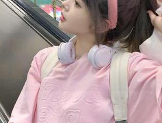 吃瓜网官方入口处的奇妙之旅，随时可能遇上“惊鸿一瞥”的劲爆时刻！
