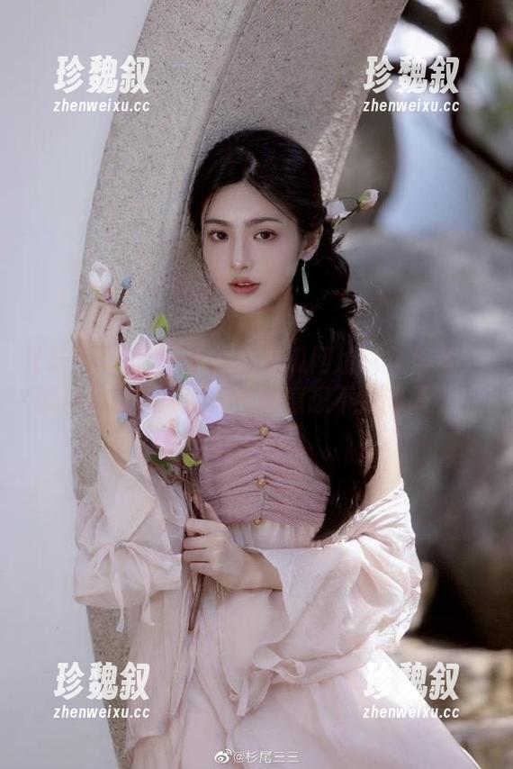 不小心在吃瓜网址永久埋藏：娱乐圈的花边新闻真是意想不到的厚重！