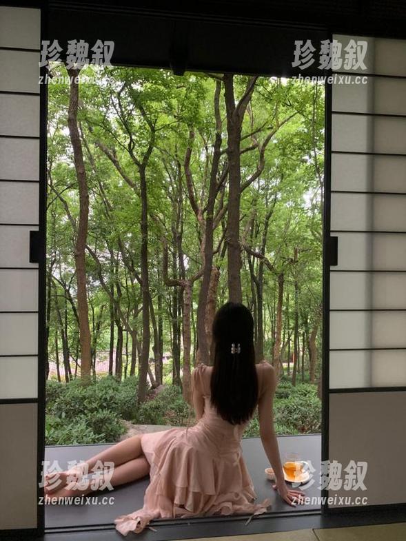 最新吃瓜 最新吃瓜资源包你“爽”,看网红如何在事件中跌宕起伏。