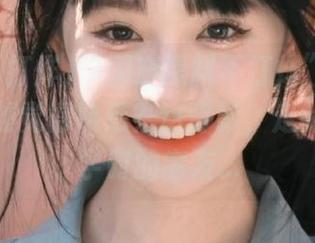 “国产黑料不打烊”视频怎么越看越觉得熟悉？这背影，走的像我上学时的老友…