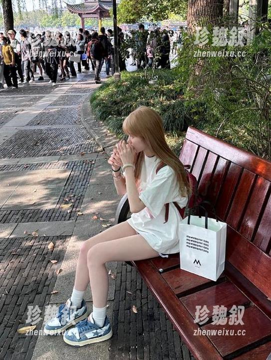每日精选，黑料网官网都在送你新鲜抓拍，看看碰上啥事儿了！